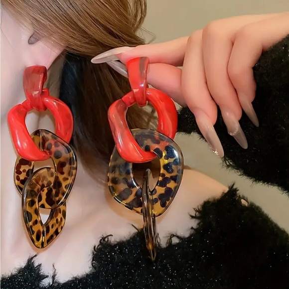 Acrylic Chain Leopard Print Statement Earrings Earrings - Picture 1 of 3